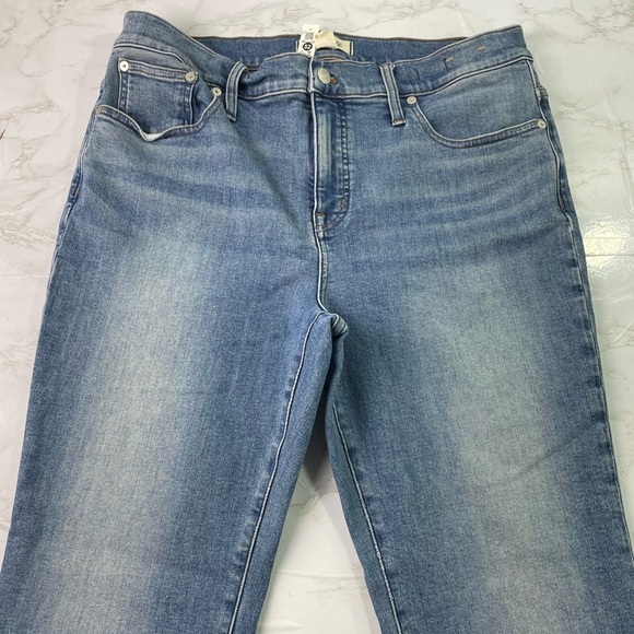 NWT Madewell Women’s Mid-Rise Kick Out Jeans | Size 31 | Wide Leg Medium Wash - Picture 2 of 9